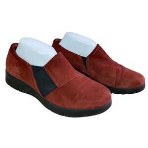 Clarks Women Size 8.5 Wide Rust Red Suede ‘Daelyn Monarch’ Slip On Comfort Shoes